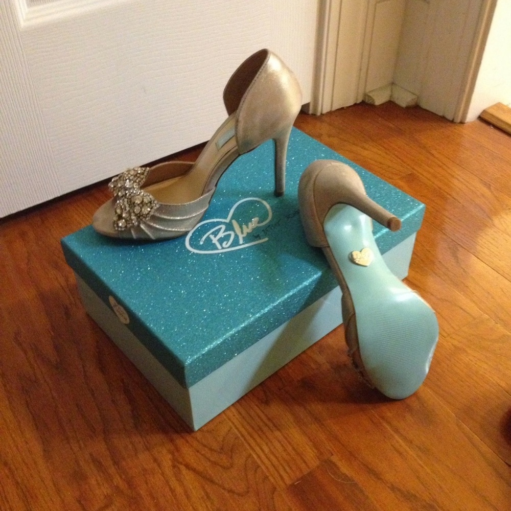 Blue by Betsey Johnson Gown Pumps - metallic silve